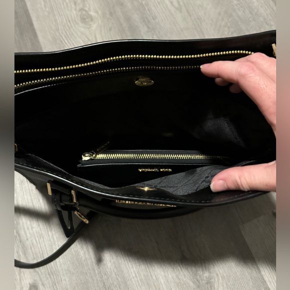 Michael Kors Saffiano Leather Bag & Wallet - Picture 5 of 12